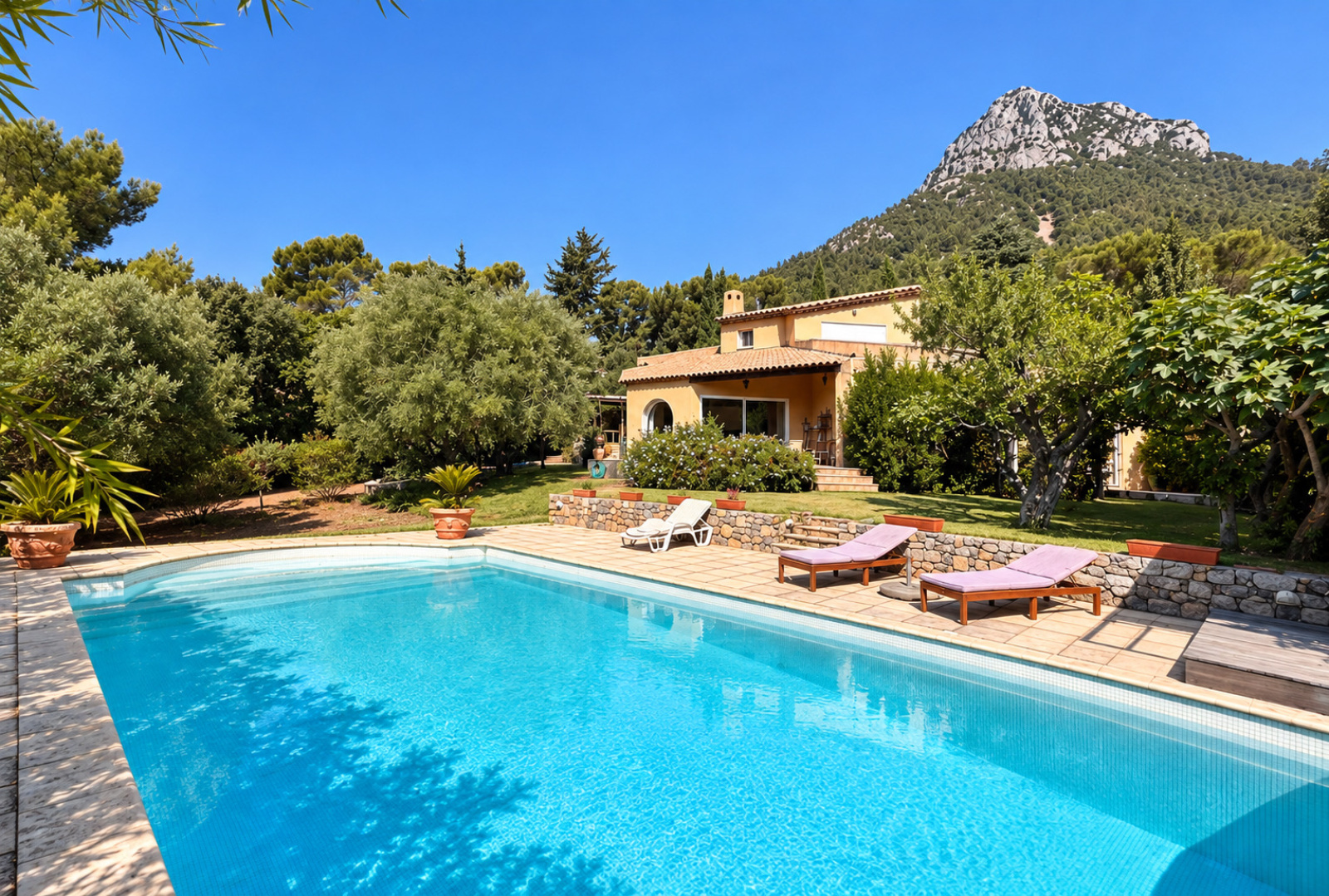 Maison 8 pièces 215 m² · à La Valette du Var · 215 m² · 1 150 000 €